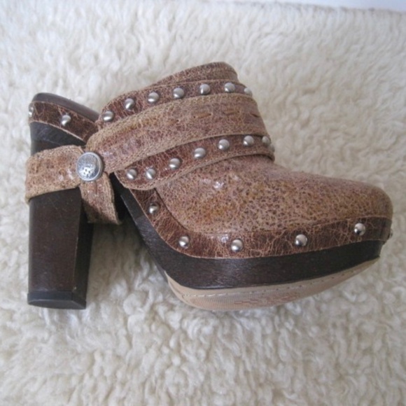 Vince Camuto Christie Crackled Leather Clogs - Picture 3 of 12